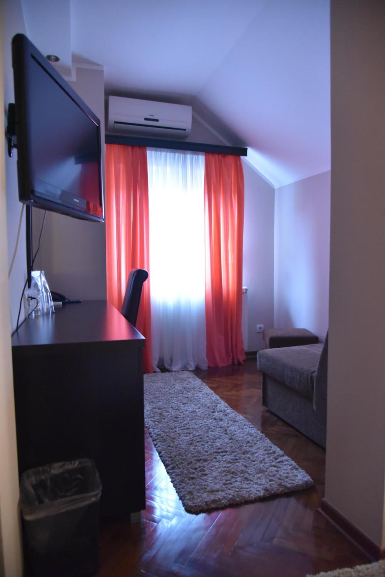B&B Park Sremcica Екстер'єр фото