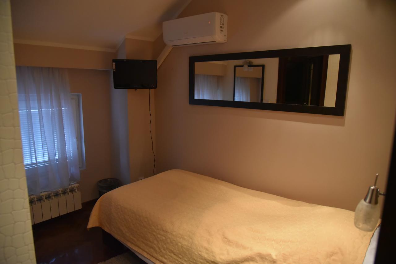B&B Park Sremcica Екстер'єр фото