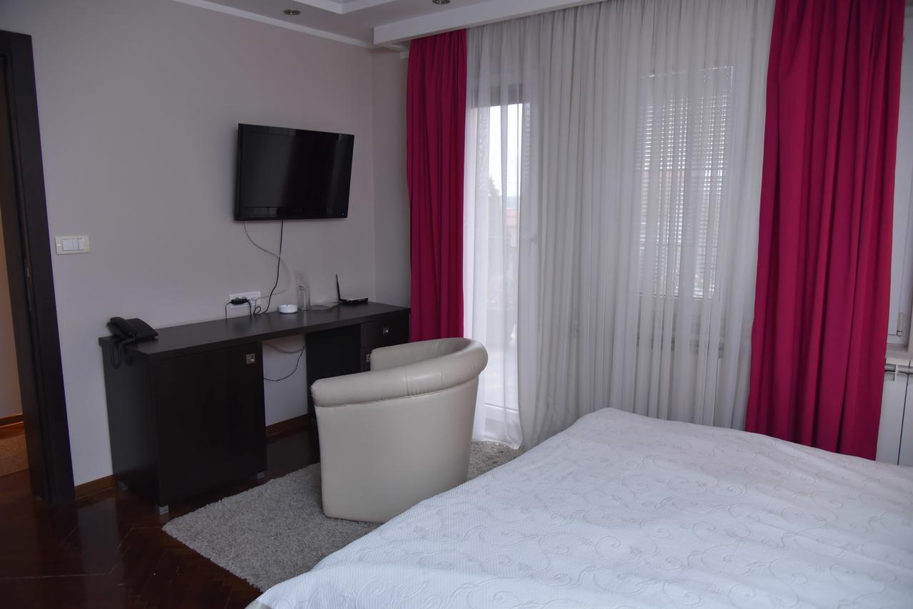 B&B Park Sremcica Екстер'єр фото