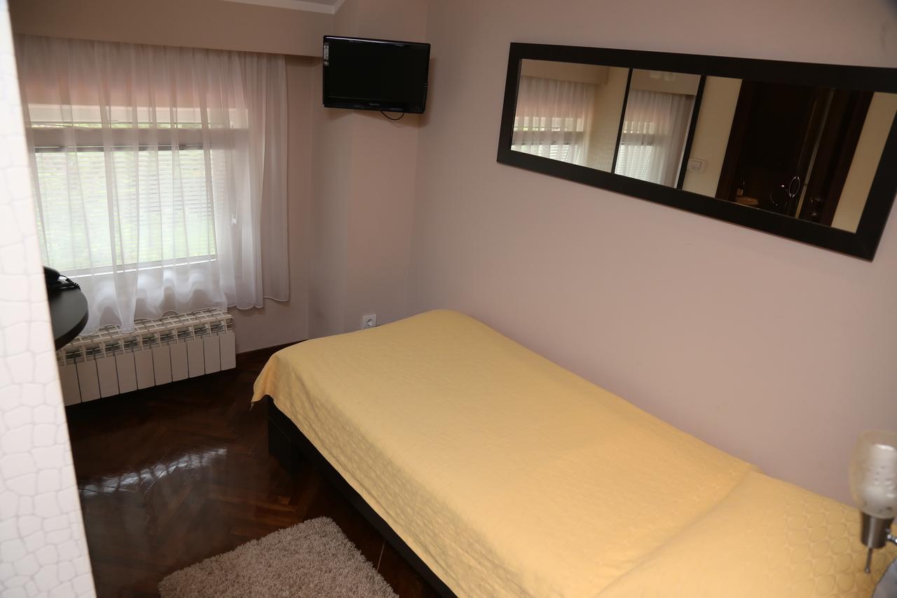 B&B Park Sremcica Екстер'єр фото