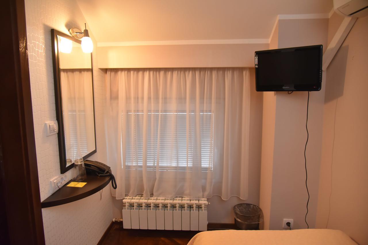 B&B Park Sremcica Екстер'єр фото